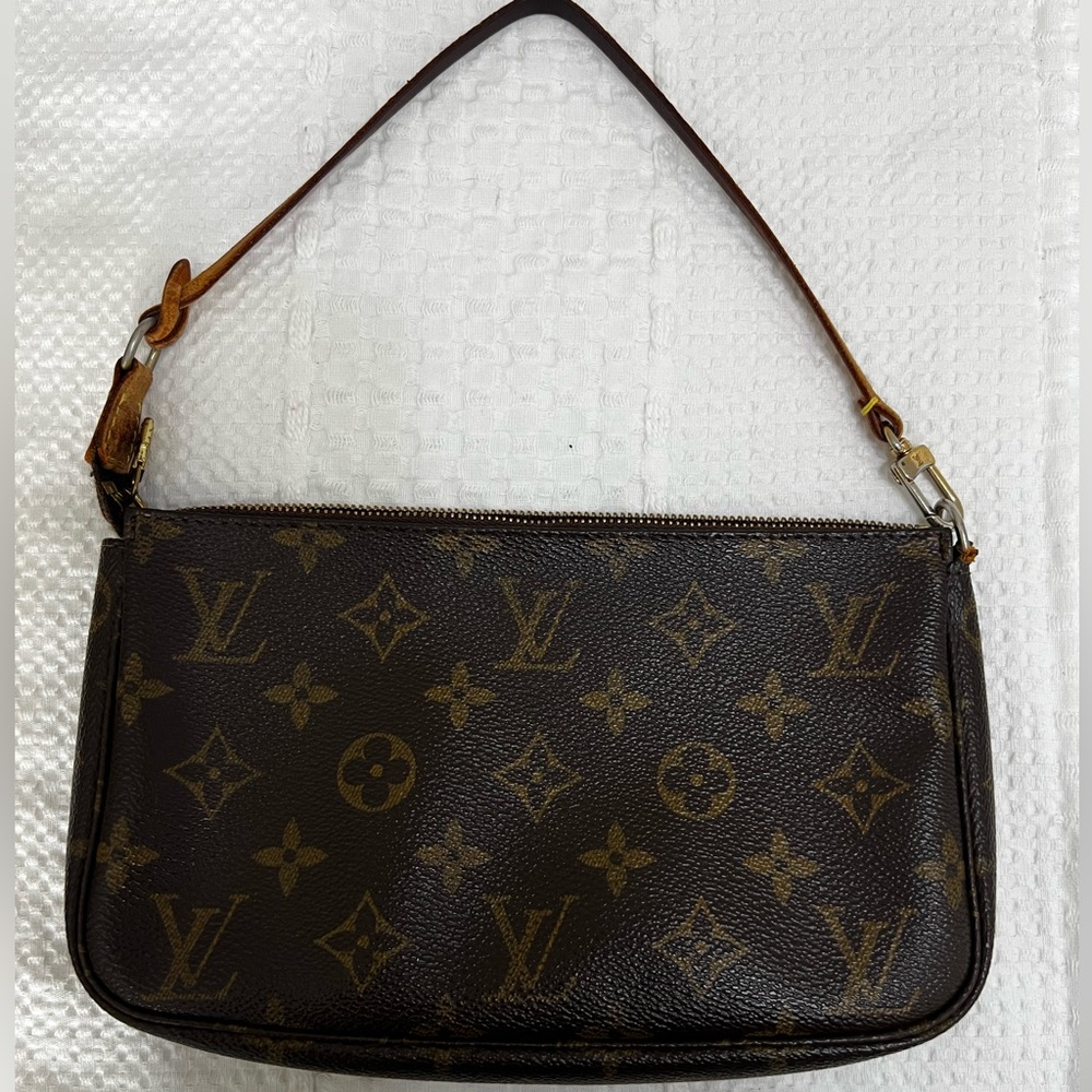 Louis Vuitton pochette